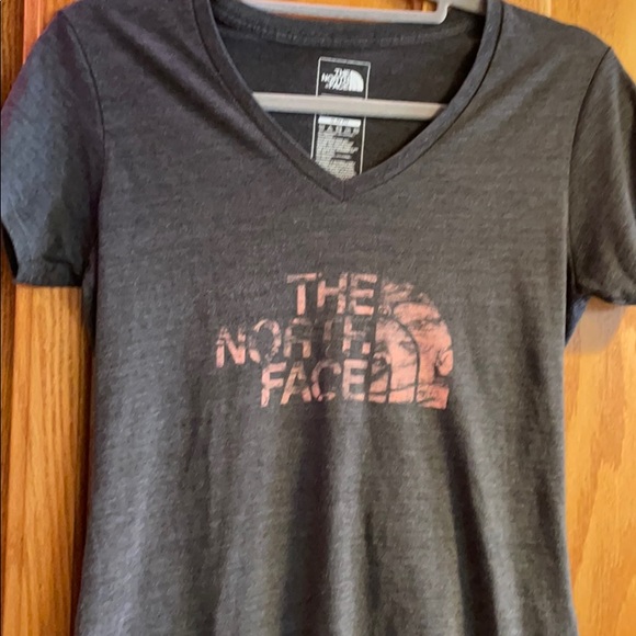 North face Tshirt - Picture 1 of 4